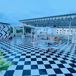 Tree Of Heaven Hotel